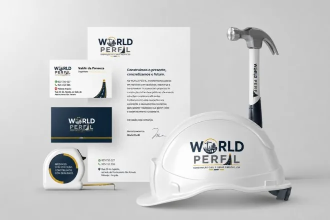 Papelaria, cartões e capacete com a identidade visual World Perfil